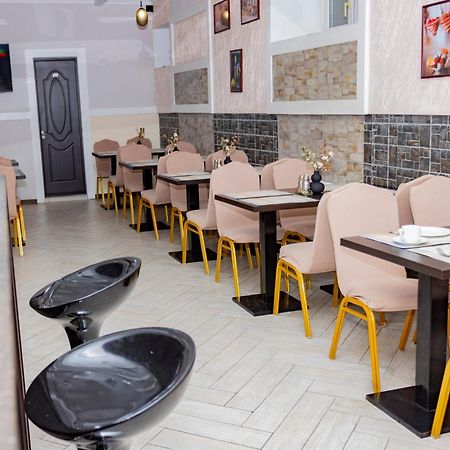 Lolo Hotel Chişinău Eksteriør billede