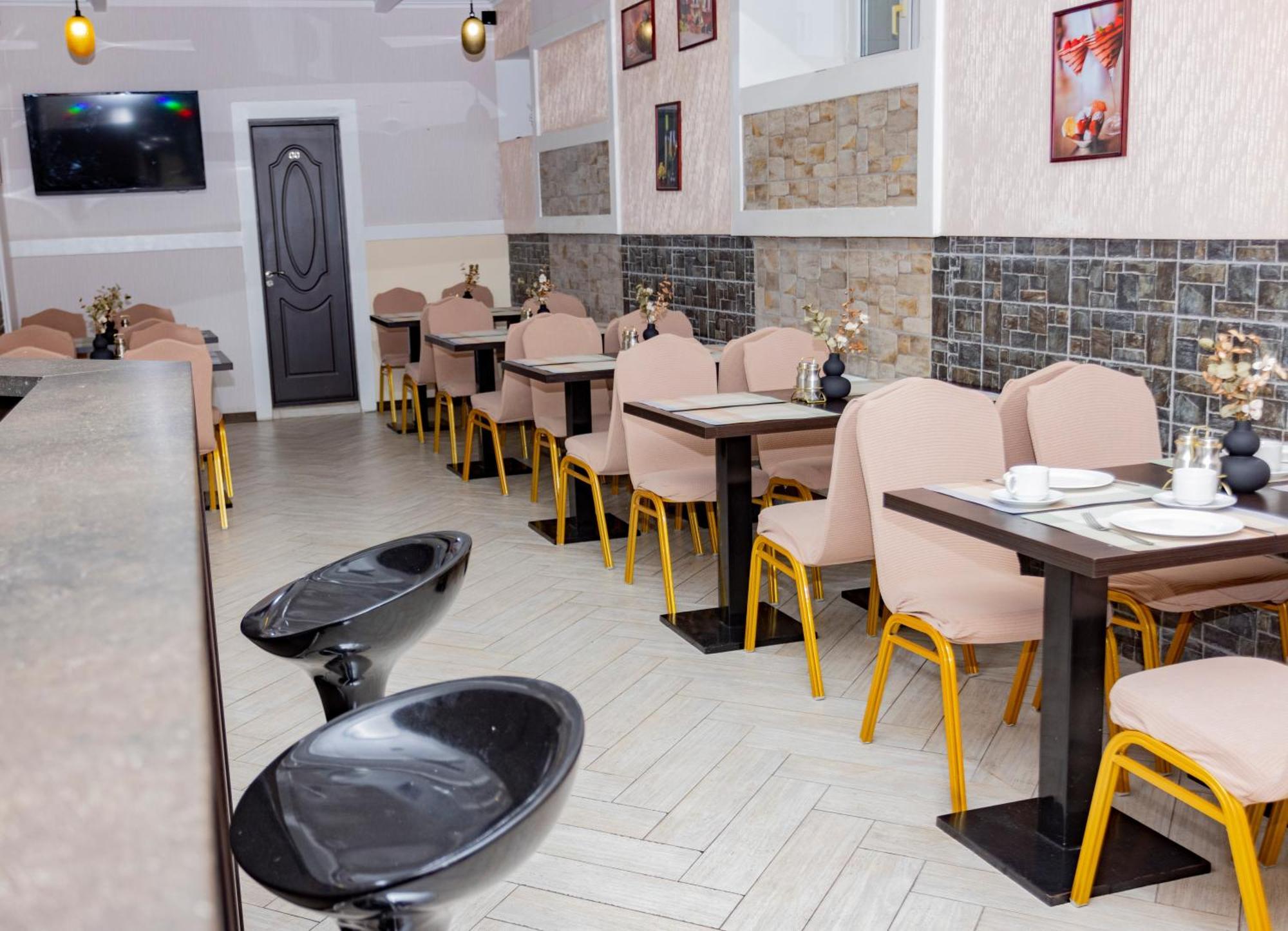 Lolo Hotel Chişinău Eksteriør billede